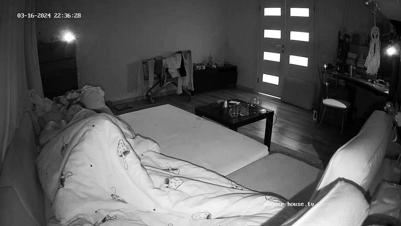 Amateur Masturbates In Front Of Hidden Cam