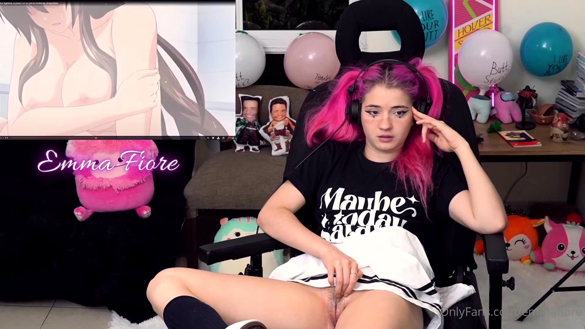 Amateur young teen solo masturbation on her livingroom