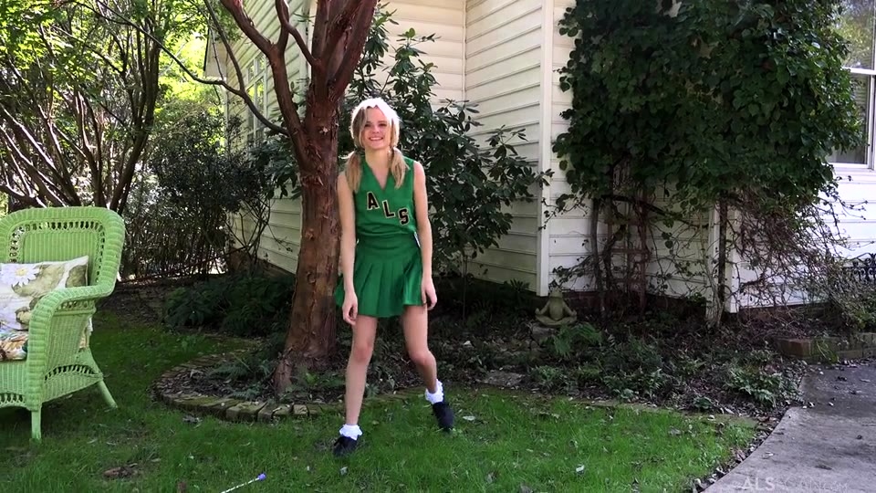 SMALL TIT BRUNETTE TATTOOED TEEN GIRLFRIEND CAUGHT IN SHOWER