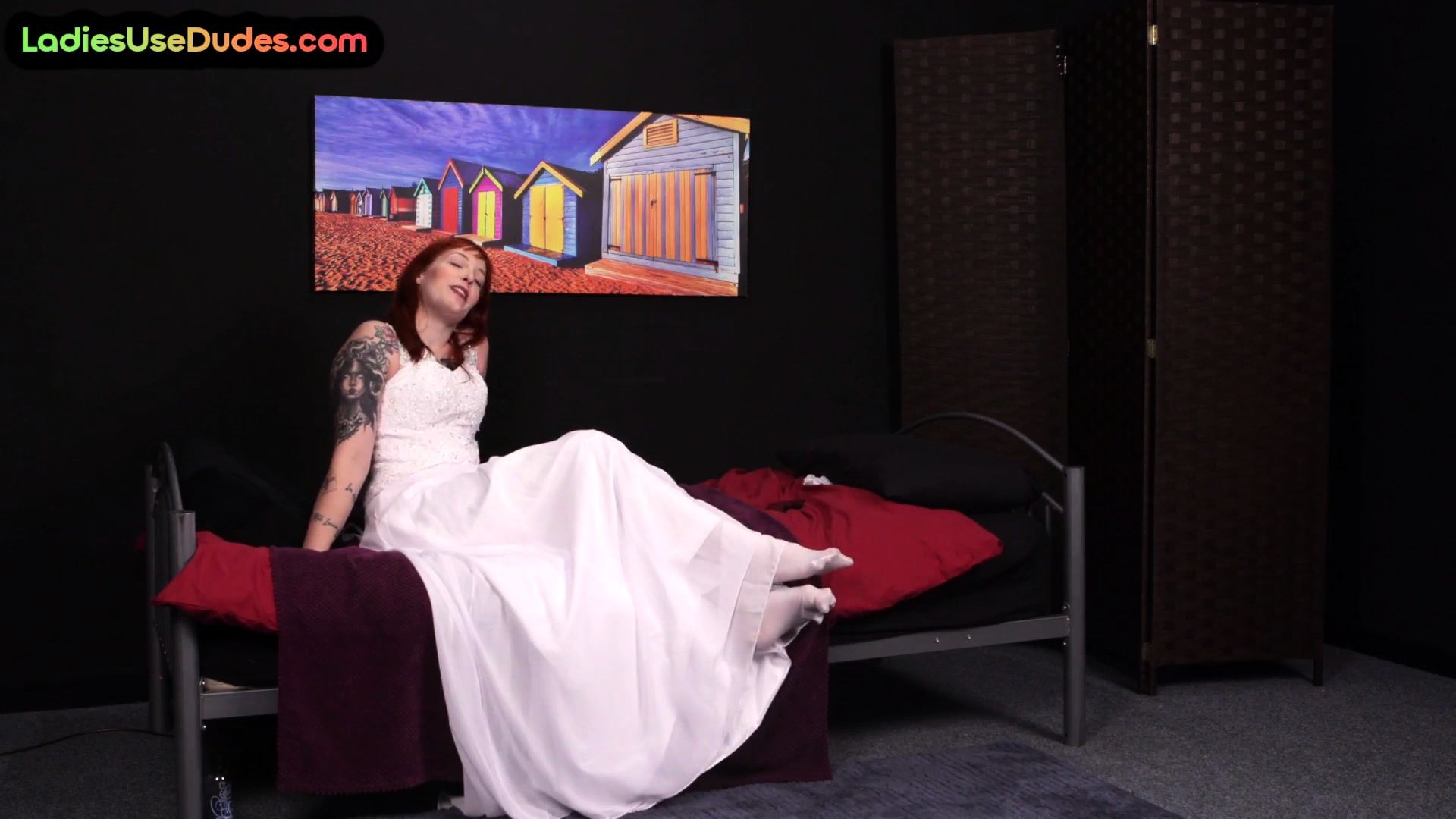 Femdom bride fuck useless masked guy