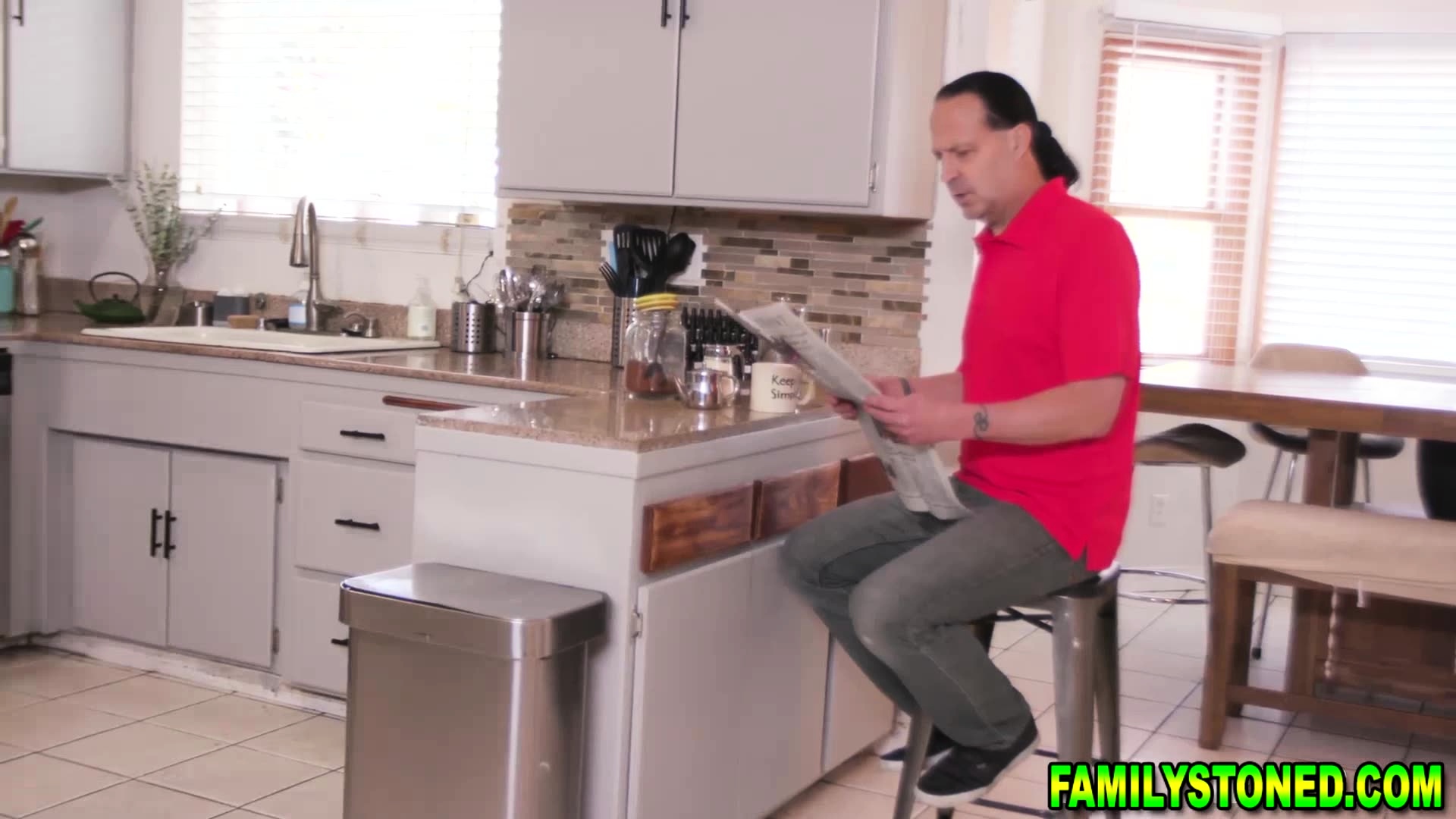 Sarah Lace pulls out her mesmerizing ass
