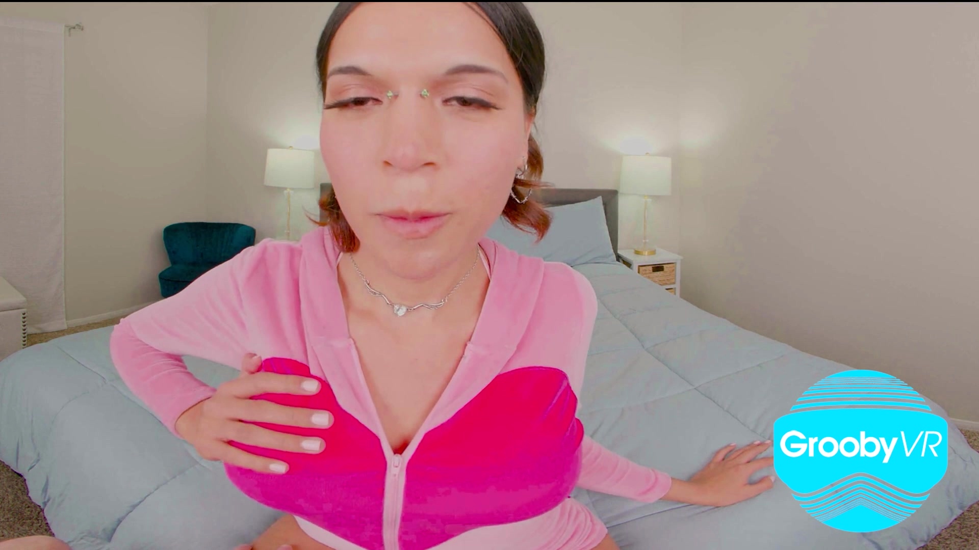GROOBYVR Antonella Spread Wide