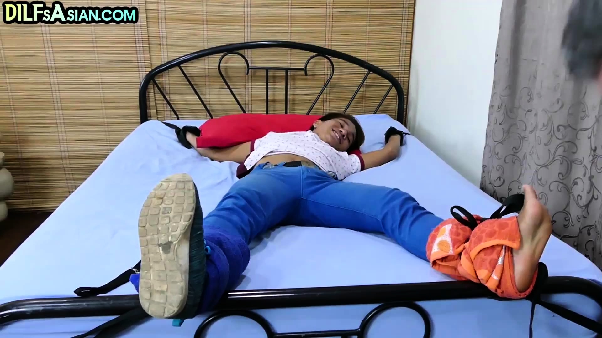 Tickling gaydaddy fucks Asian twink