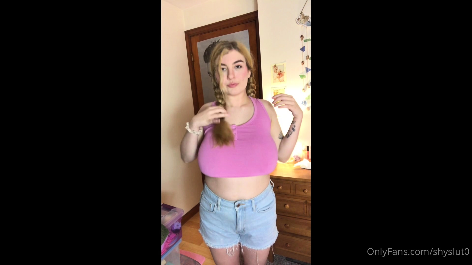 Fat BBW with big boobs masturbating and squirtin on cam