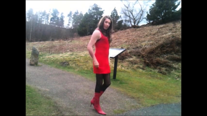 Tranny undressing in public
