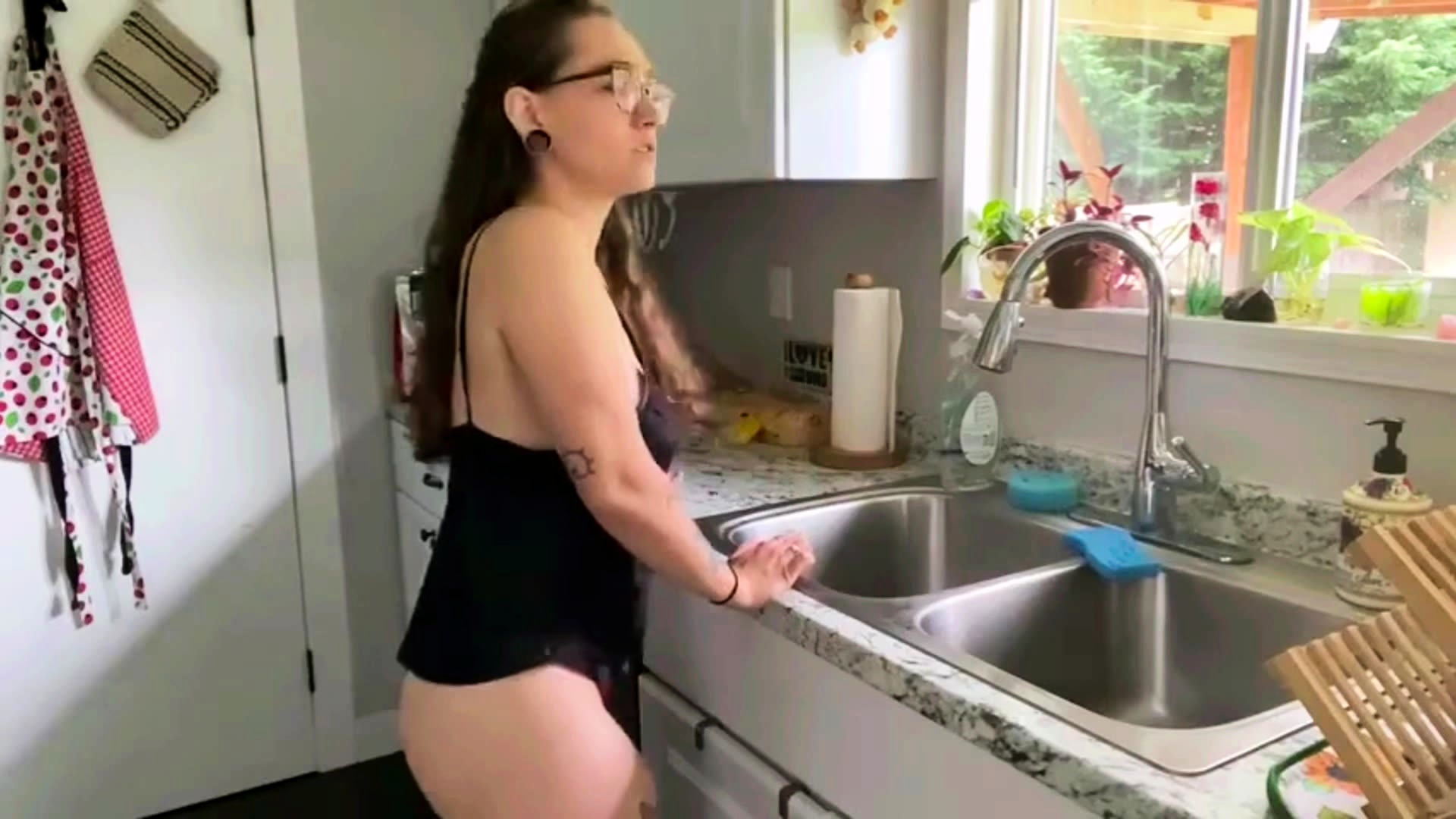 Divinebabe - Mommy is Horny