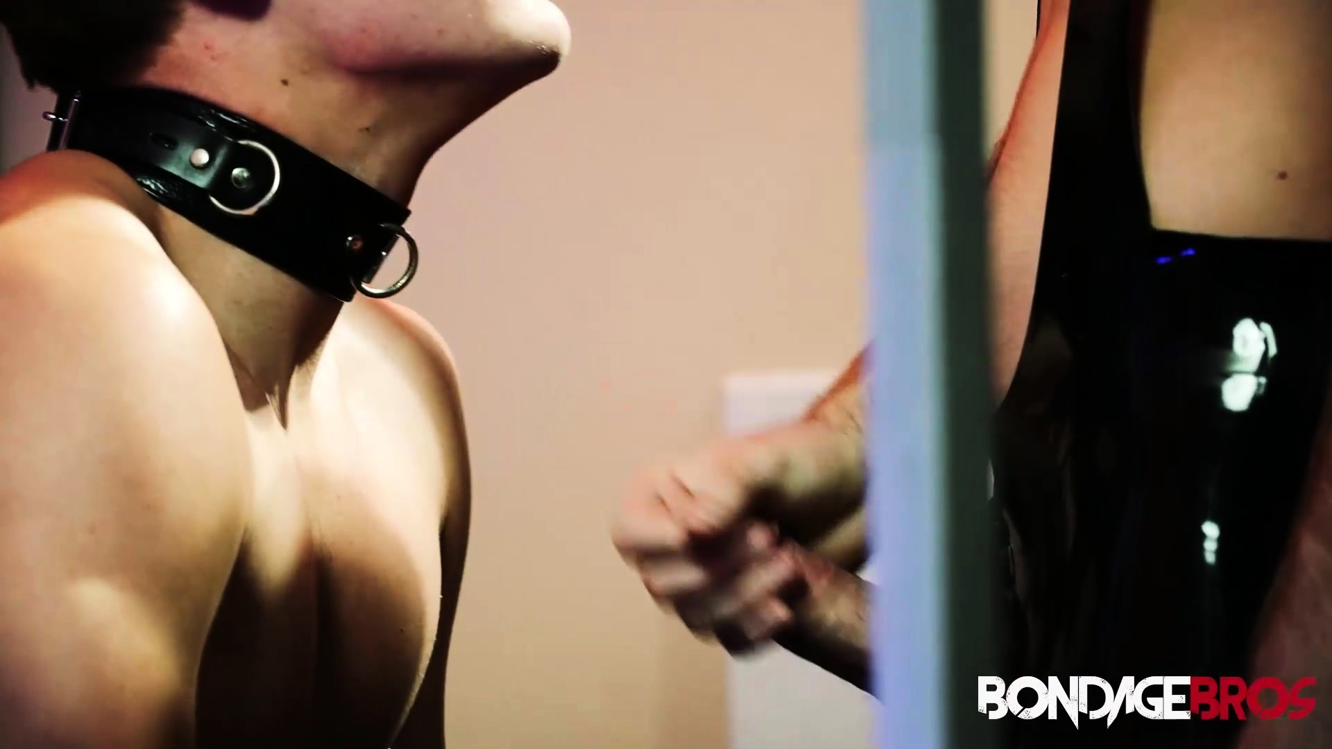 Submissive Carter Collins Enjoys Bareback From Oliver Marx