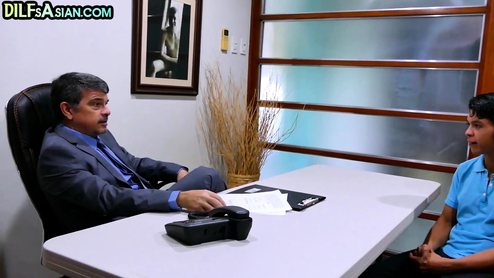 Office suit DILF spoiled by twunk