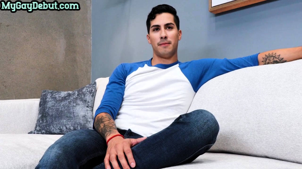 Amateur stud first time jerks for camera