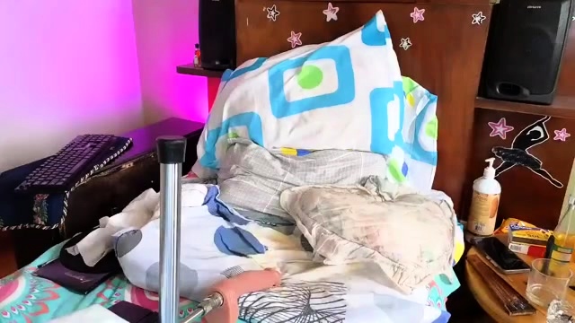 Chubby mature brunette uses toys to masturbate