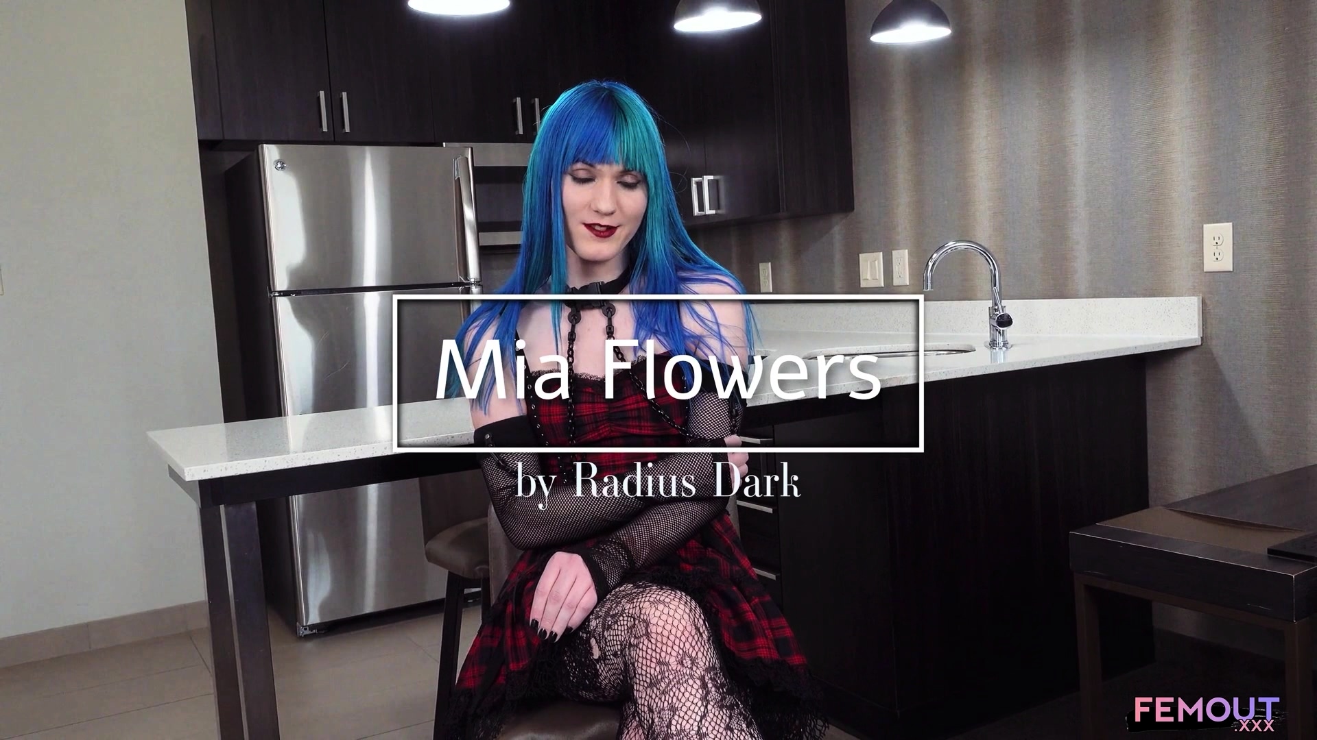 FEMOUT XXX Introducing Mia Flowers