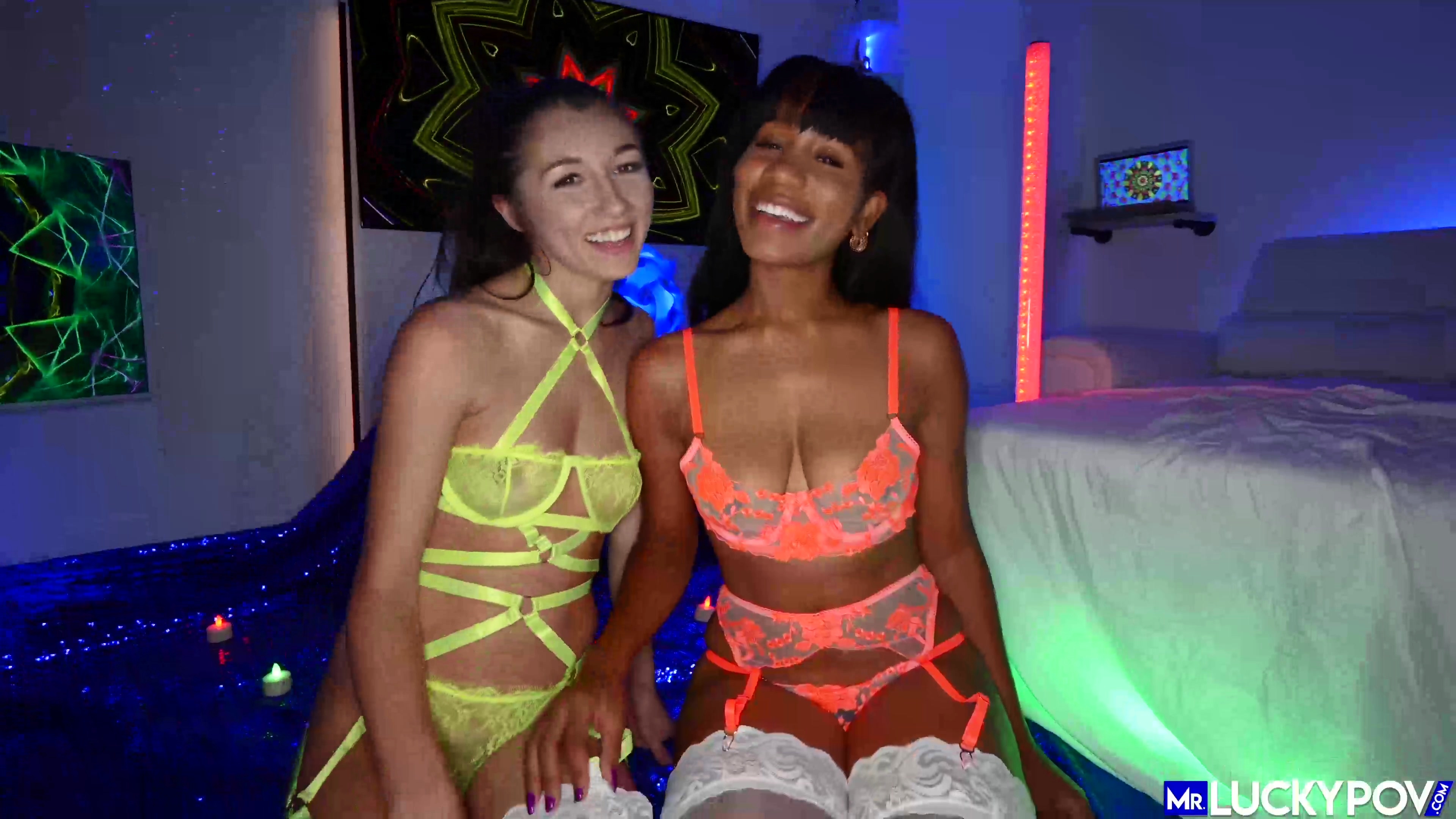 Threesome For Friends With Maya Woulfe And Jenna Foxx