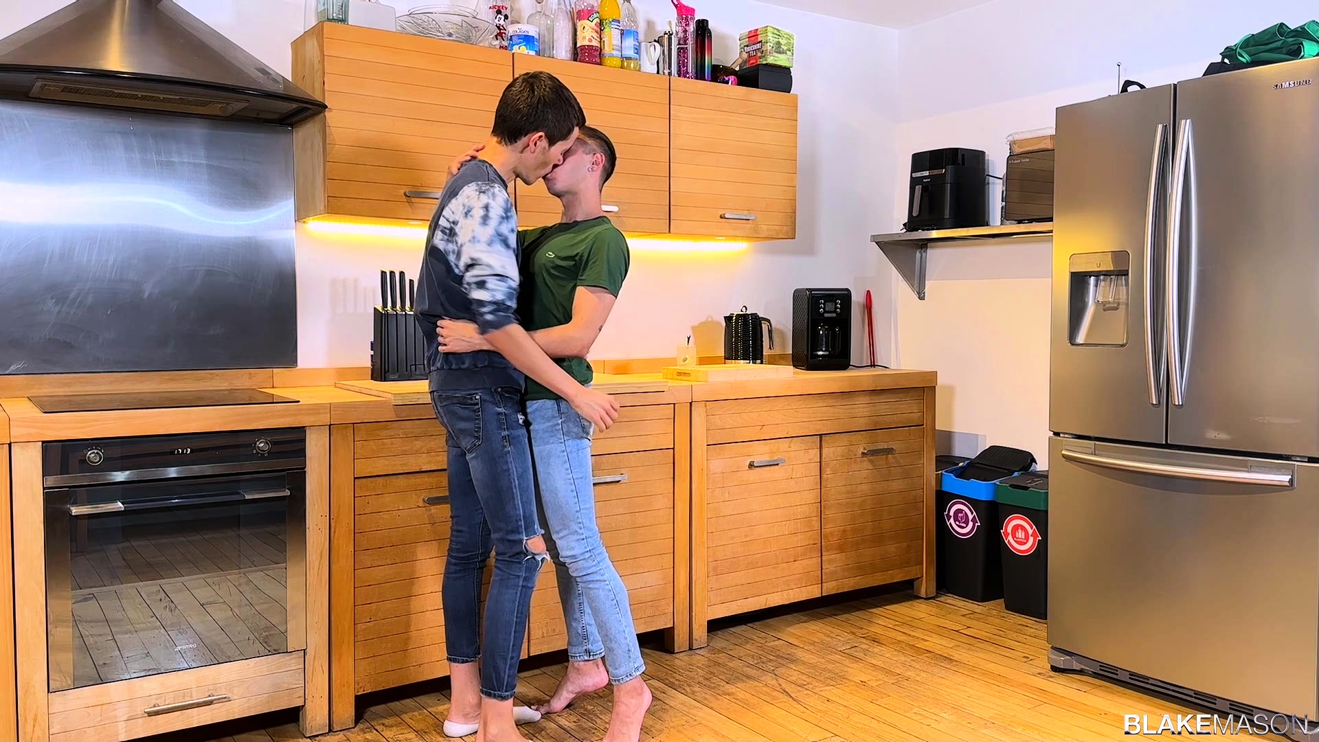 Horny Twink Jonny Montero Gets Hot Facial From Alex Tivoli