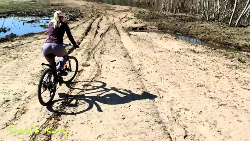 Stepmom called to ride a bike, I had to fuck her and cum on