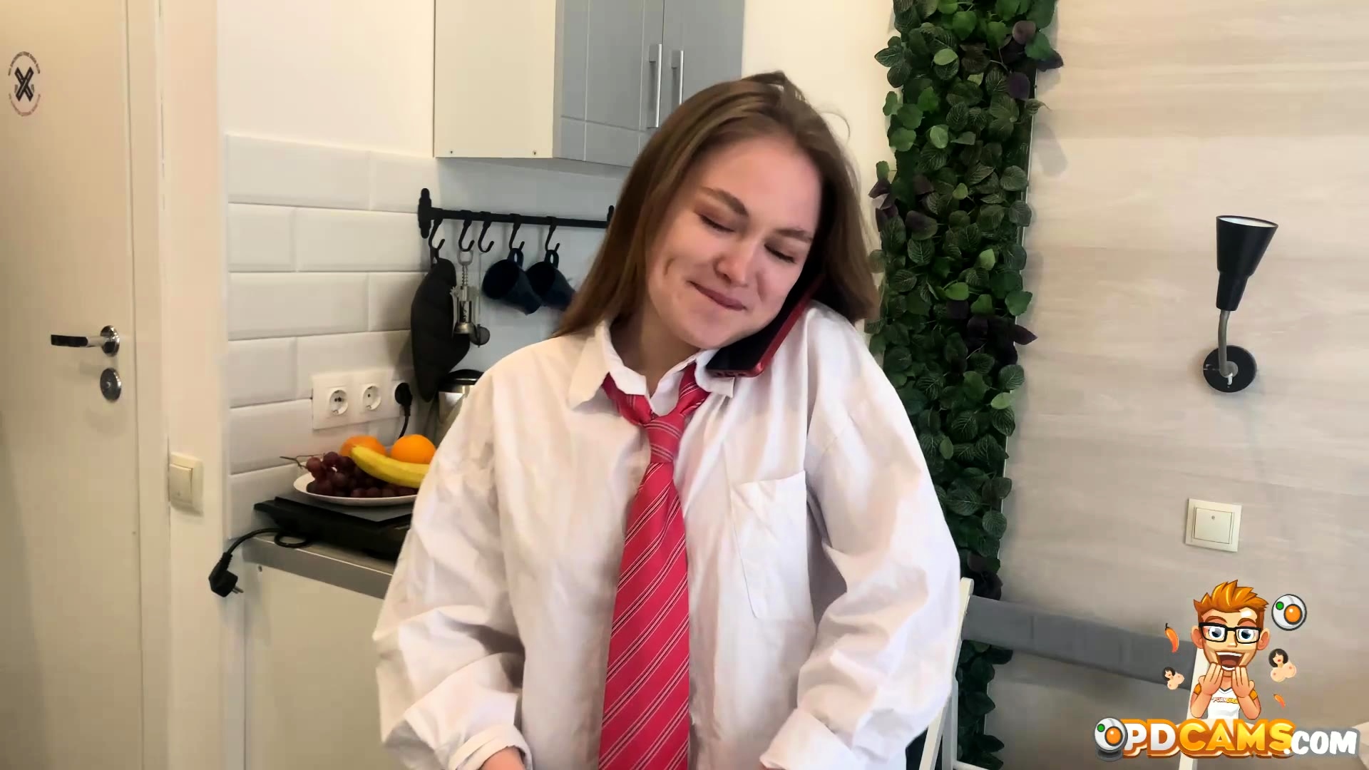 Beauty webcam girl masturbate in the kitchen