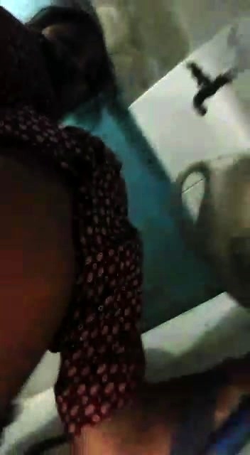 Punjabi women show darty pussy 1