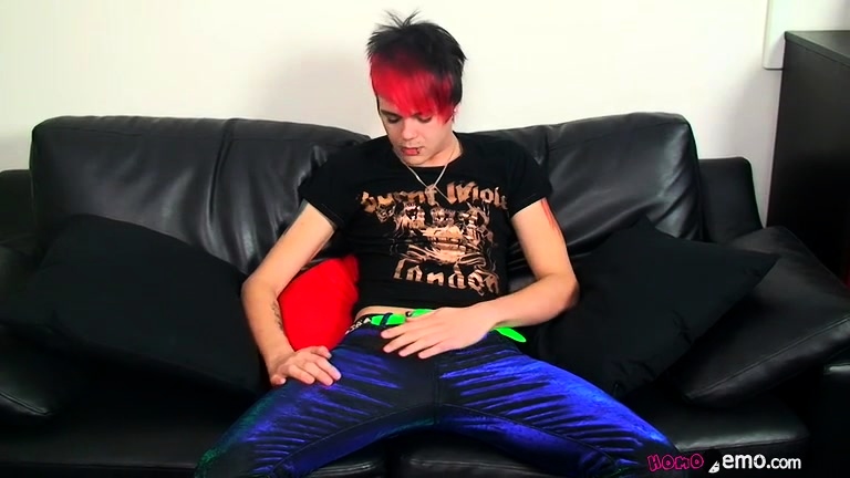 Cute Twink Drake Blaze Strokes His Cock For Entertainment