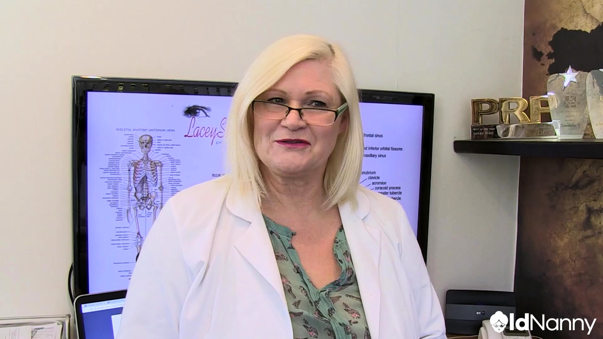 AGEDLOVE Dr Lacey heals with her pussy
