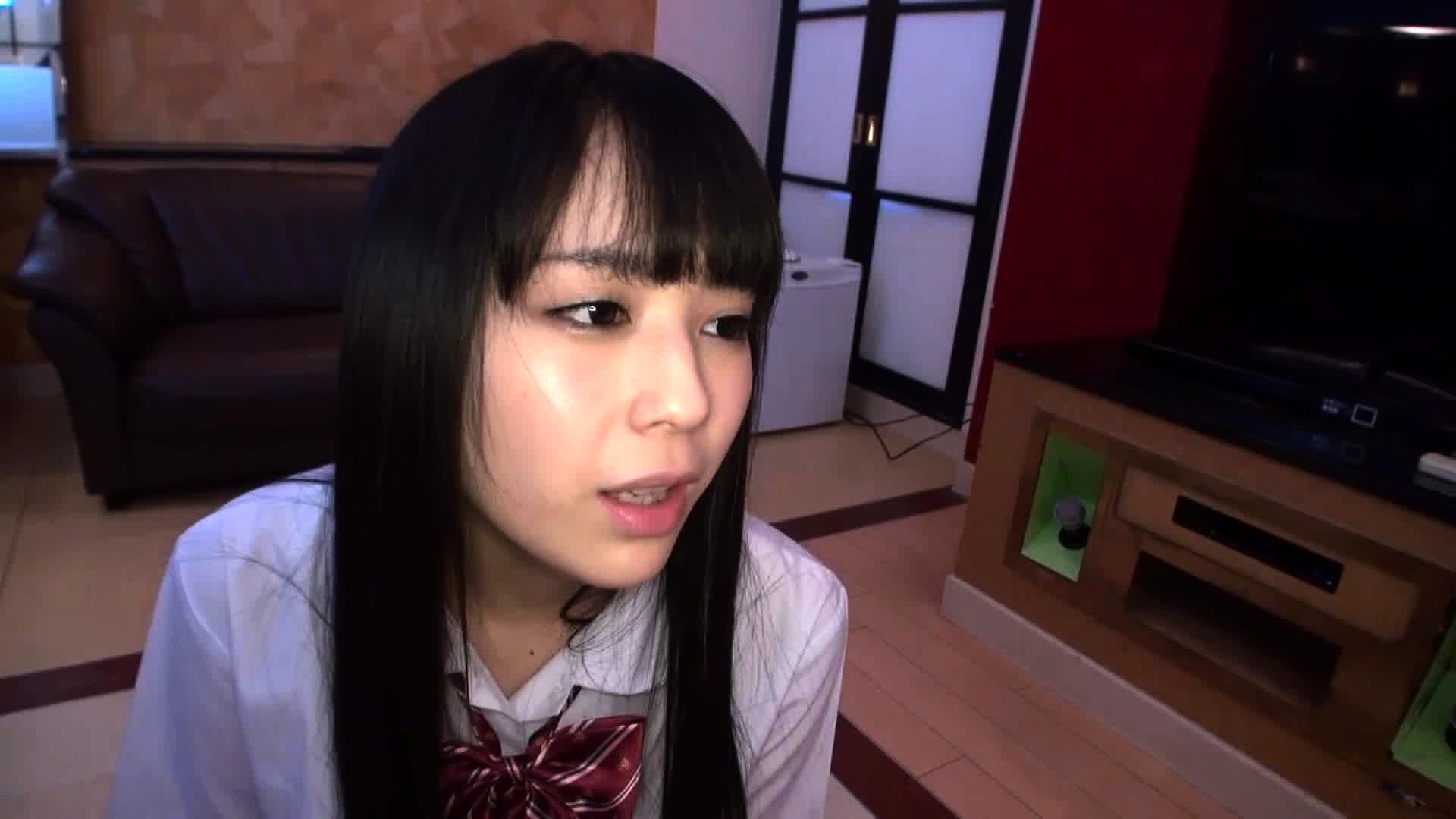 Amateur Asian College Teen Gives Blowjob