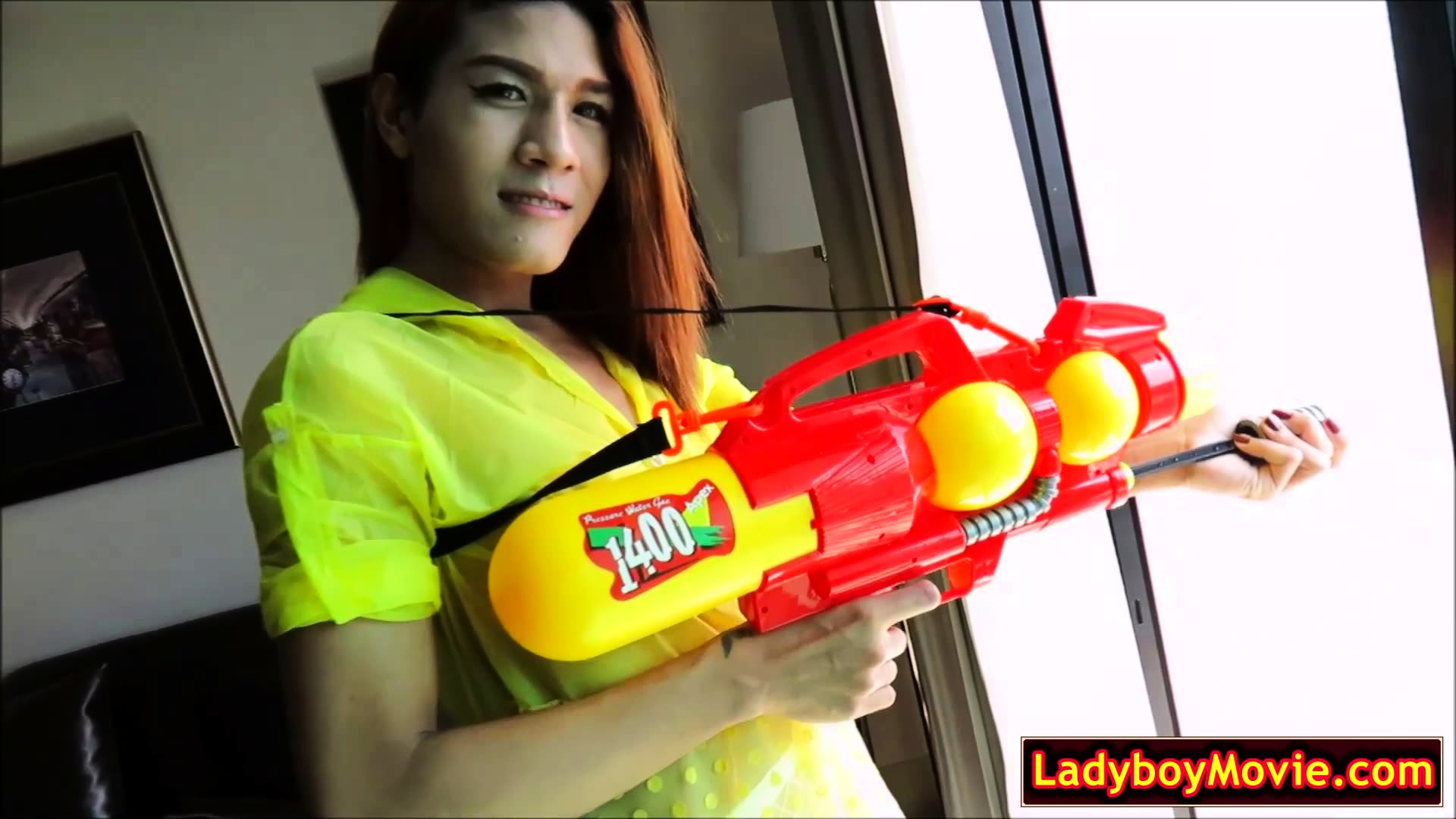 Massage and bareback anal with playful ladyboy