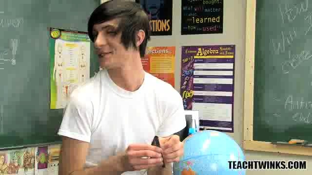 Emo Aidan Chase Gets Sucked By Dayn Murphy On Teachers Table