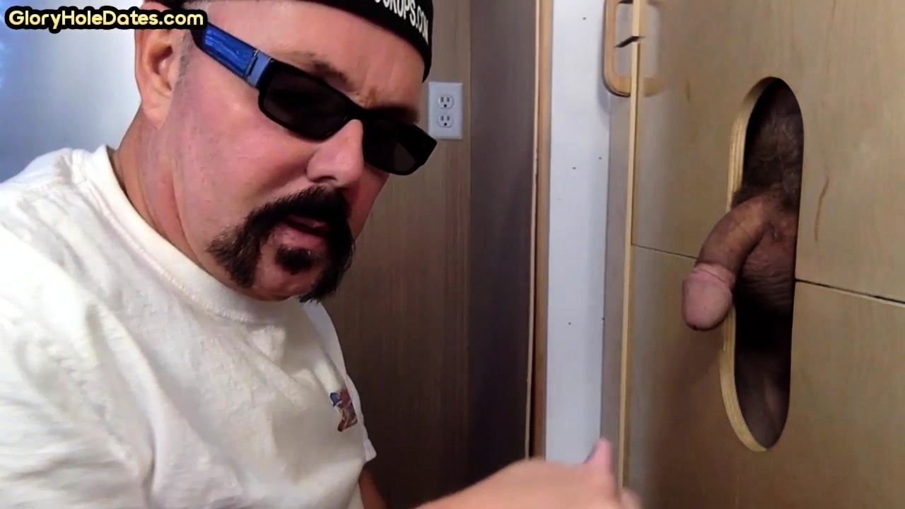 Facialized gloryhole DILF sucks cock