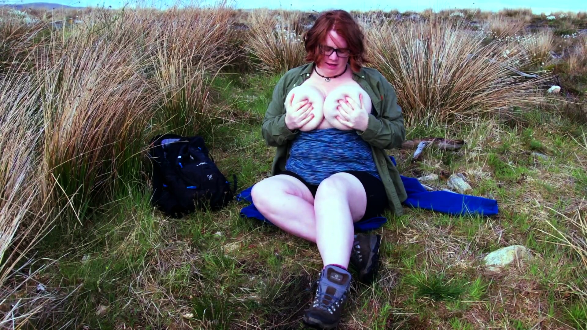 Latin bareback amateur fucked in ass outdoors