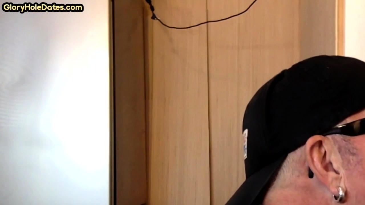 Gloryhole DILF goes bottom after BJ