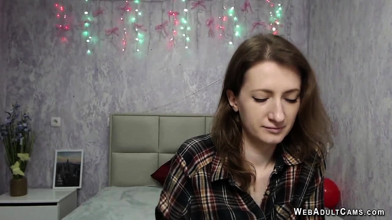 Amateur Afghan babe masturbates solo on webcam