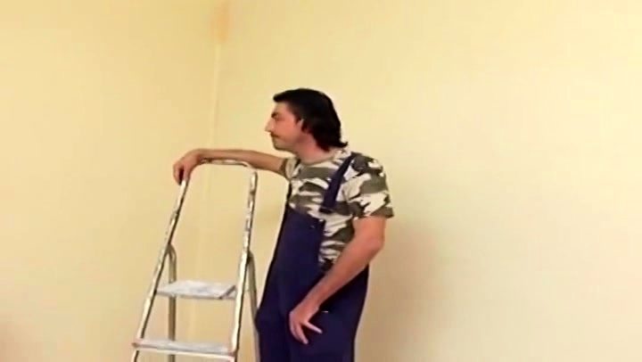 Maler fickt mit seiner Kundin auf der Baustelle