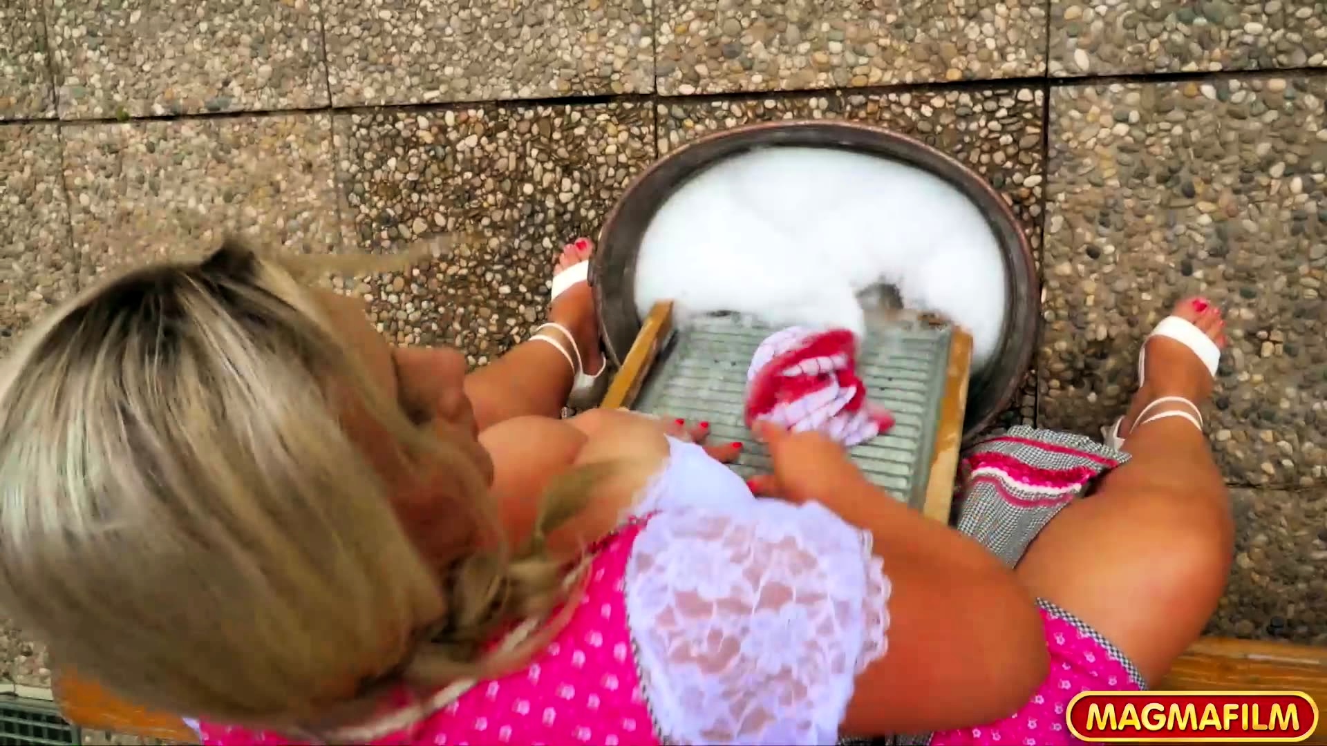 Horny milf gets large knockers cumshoted