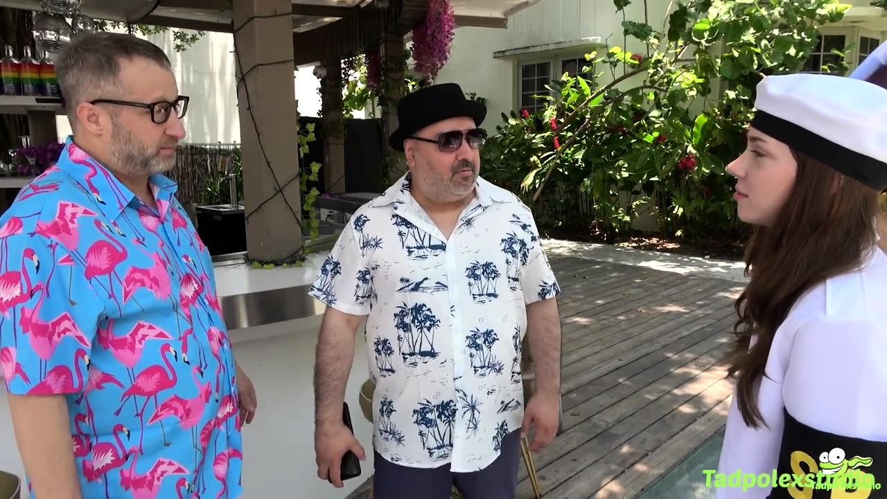 Adorable Venus Vixen Mini Gangbang - TadpolexStudio