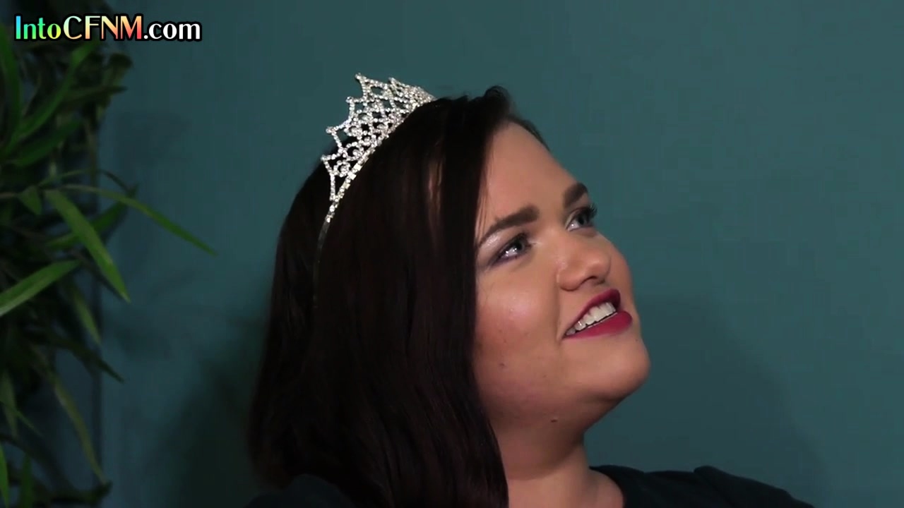 Chubby CFNM and friends cocksucking