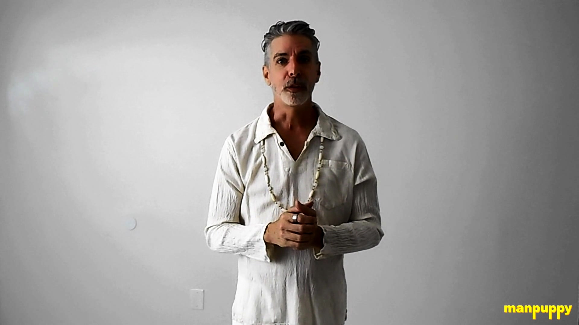 DILF Richard Lennox Shows Off His Feet In Yoga Session