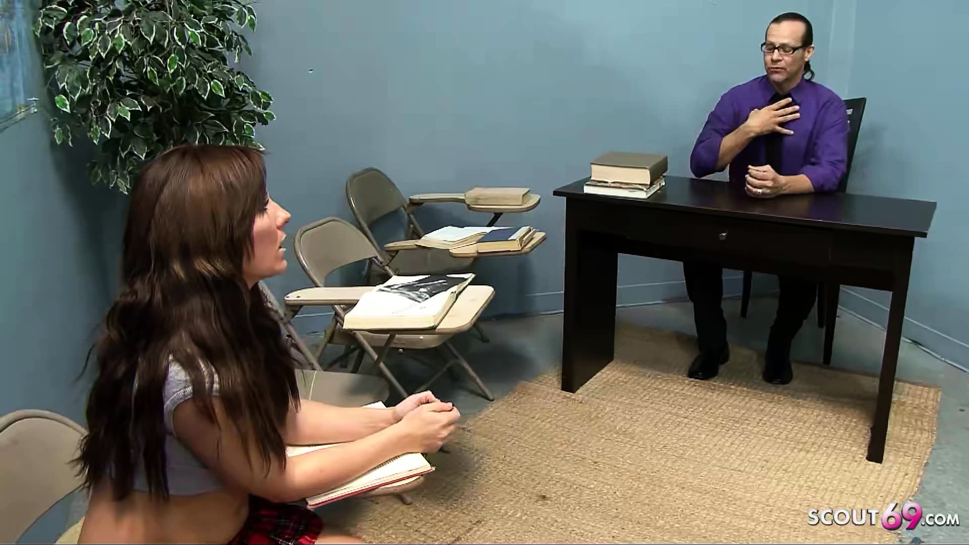 Girl Casey Cumz tricked old Teacher to Fuck her at Classroom