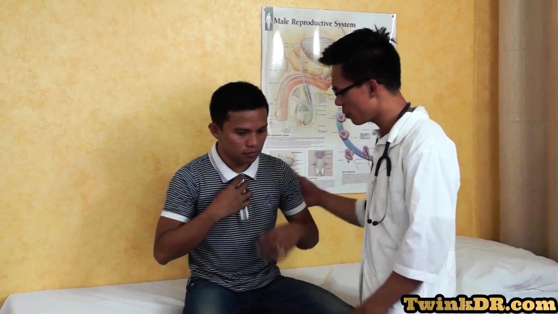 Analgaping Asian twink smashed by doc