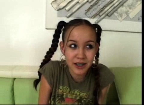 Webcam records amateur teens blowjob