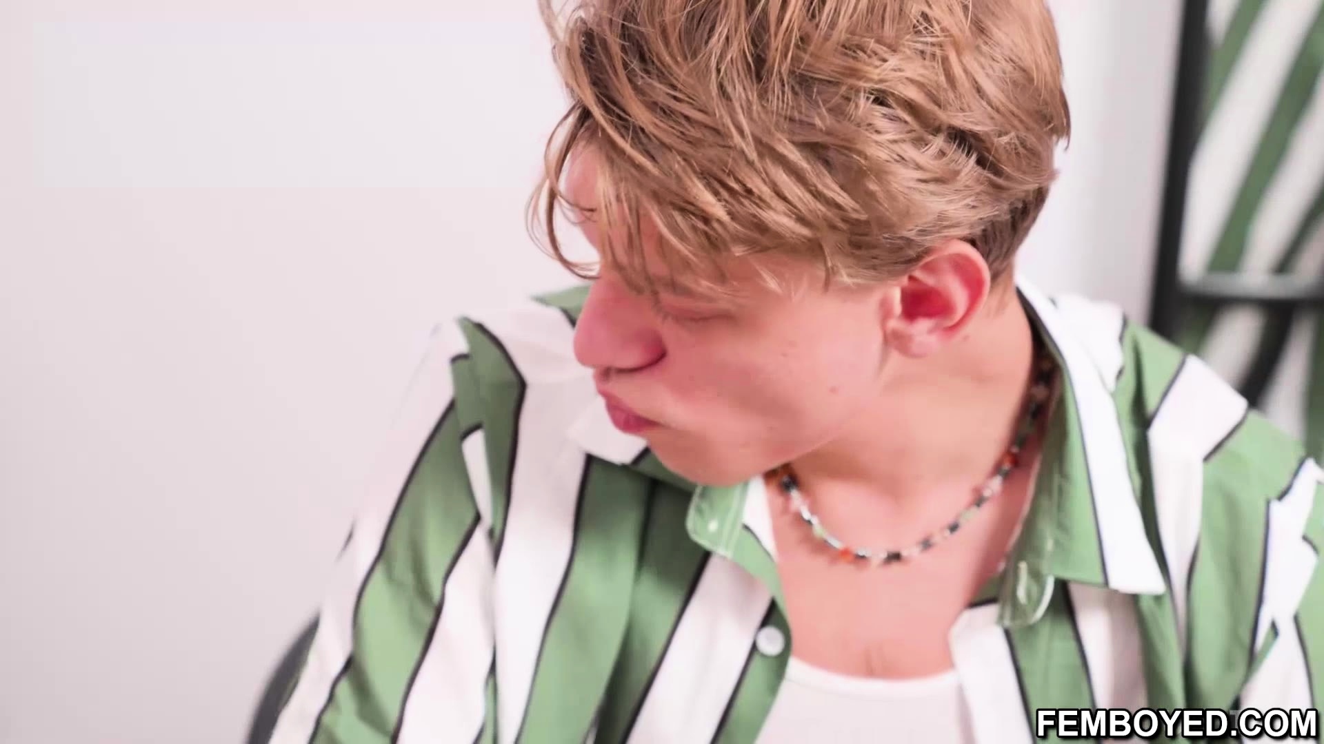 Femboy tutor Tootsy deepthroats Leo Louis cock