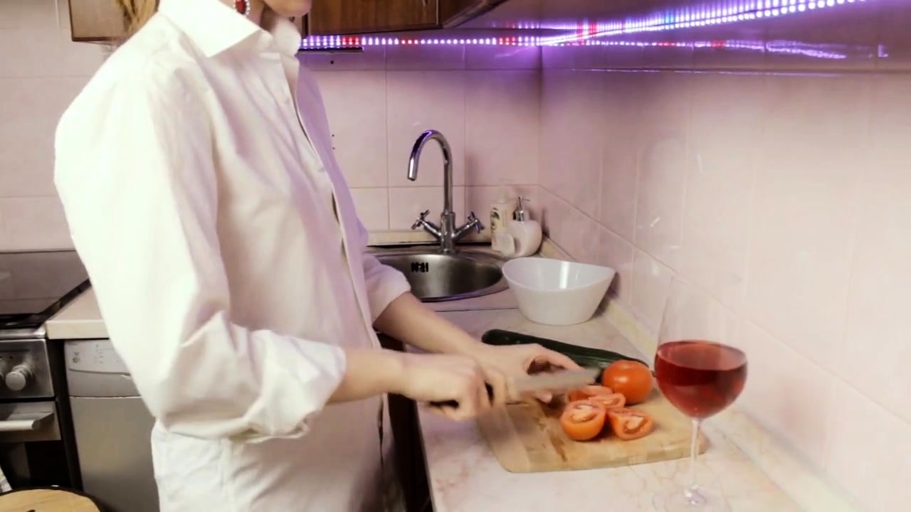 Solo female cums in kitchen with veggie