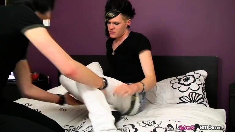 Zaccary Plastic Strokes Dick Of Seth Savage After They Fuck