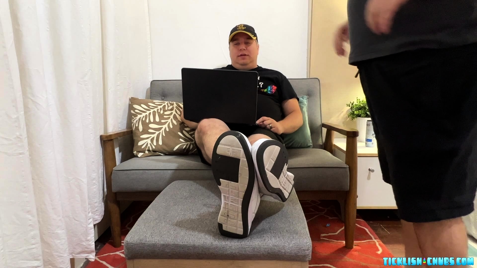 Incredible Nemo Licks Matts Feet To Sensation