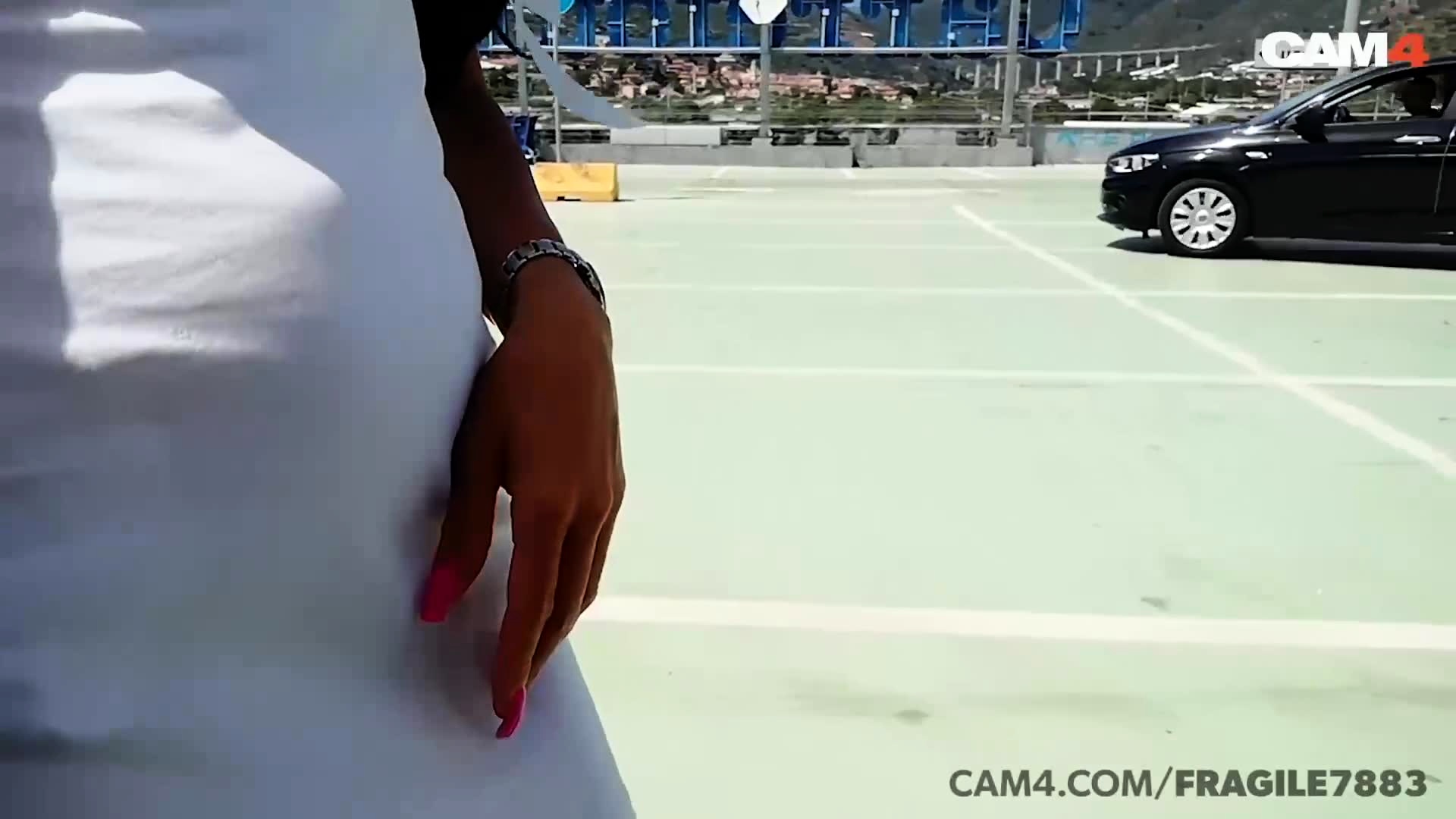 Pissing webcam babe masturbates