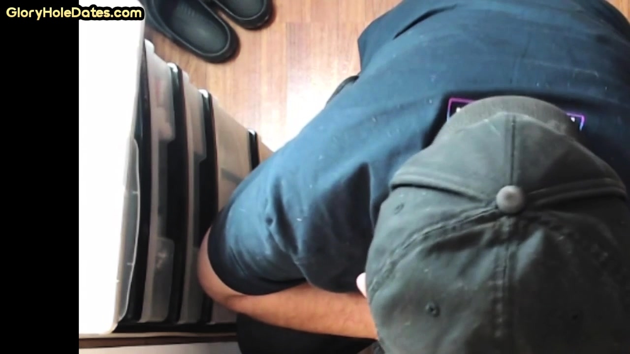 Gloryhole DILF with glasses sucks cock