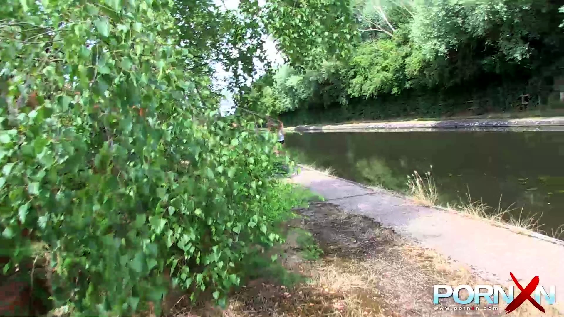 Amateur hottie pissing outdoors