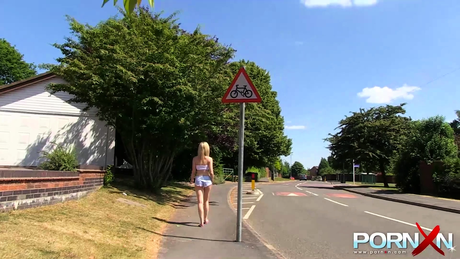 Amateur blonde babe pissing