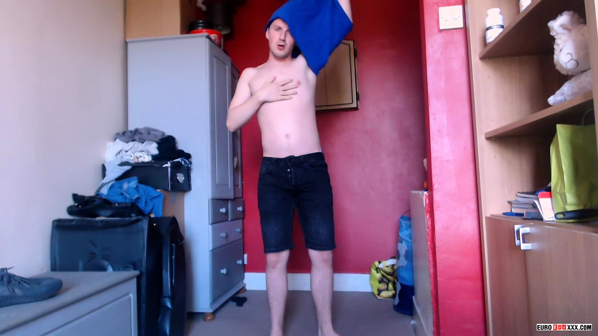 British Chase Parker Shoots His Load After Riding His Dildo