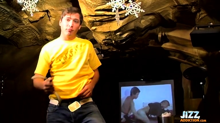 Corbin Pierce And Kyle Valasek Swallows Cock While On Stage