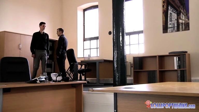 Handsome Twinks Spray Creamy Loads