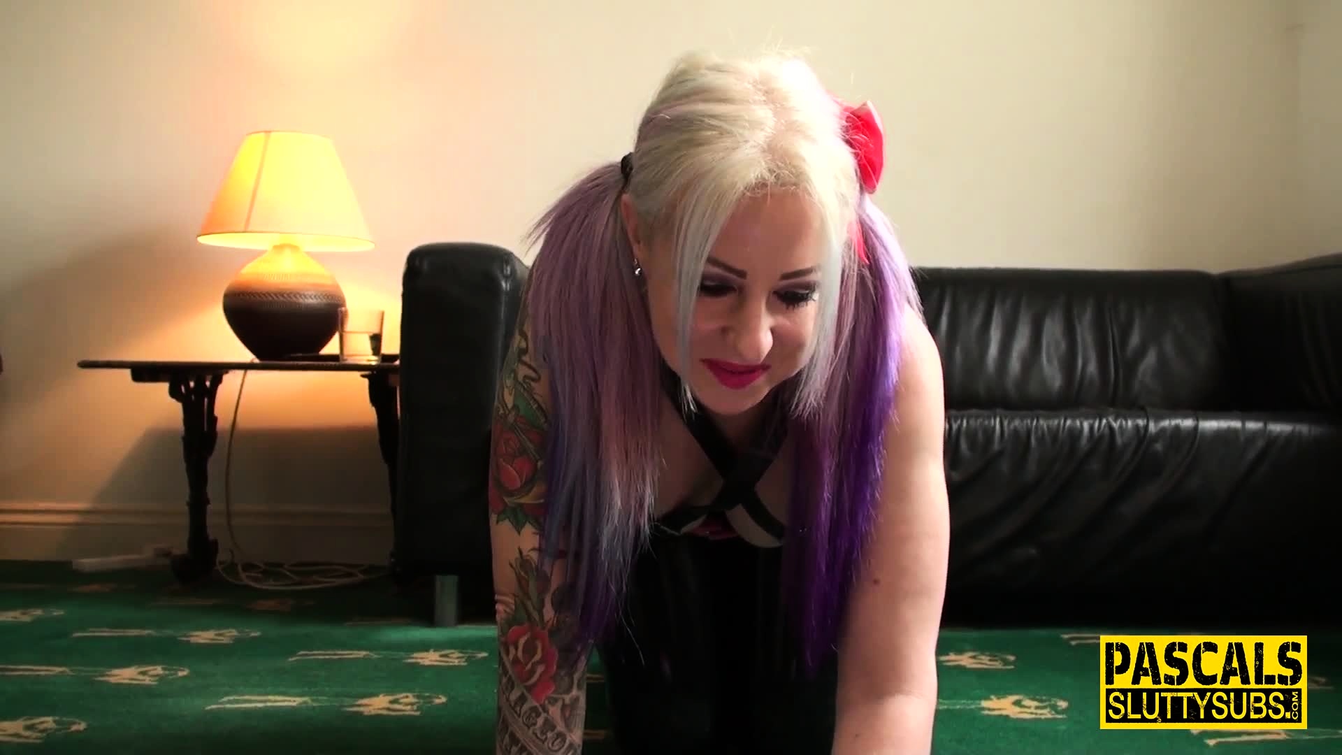 Tattooed milf deepthroats