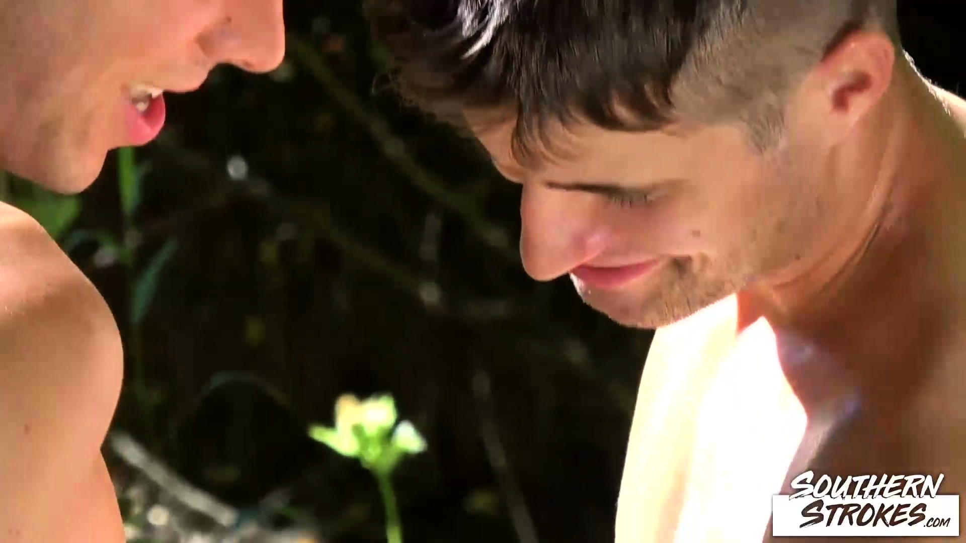 SOUTHERNSTROKES Joel Vargas Rubs Rudy Valentino Cock Outdoor